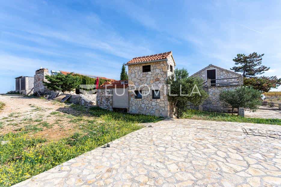 жилой дом в Selca kod Starog Grada, Splitsko-dalmatinska županija 12635720