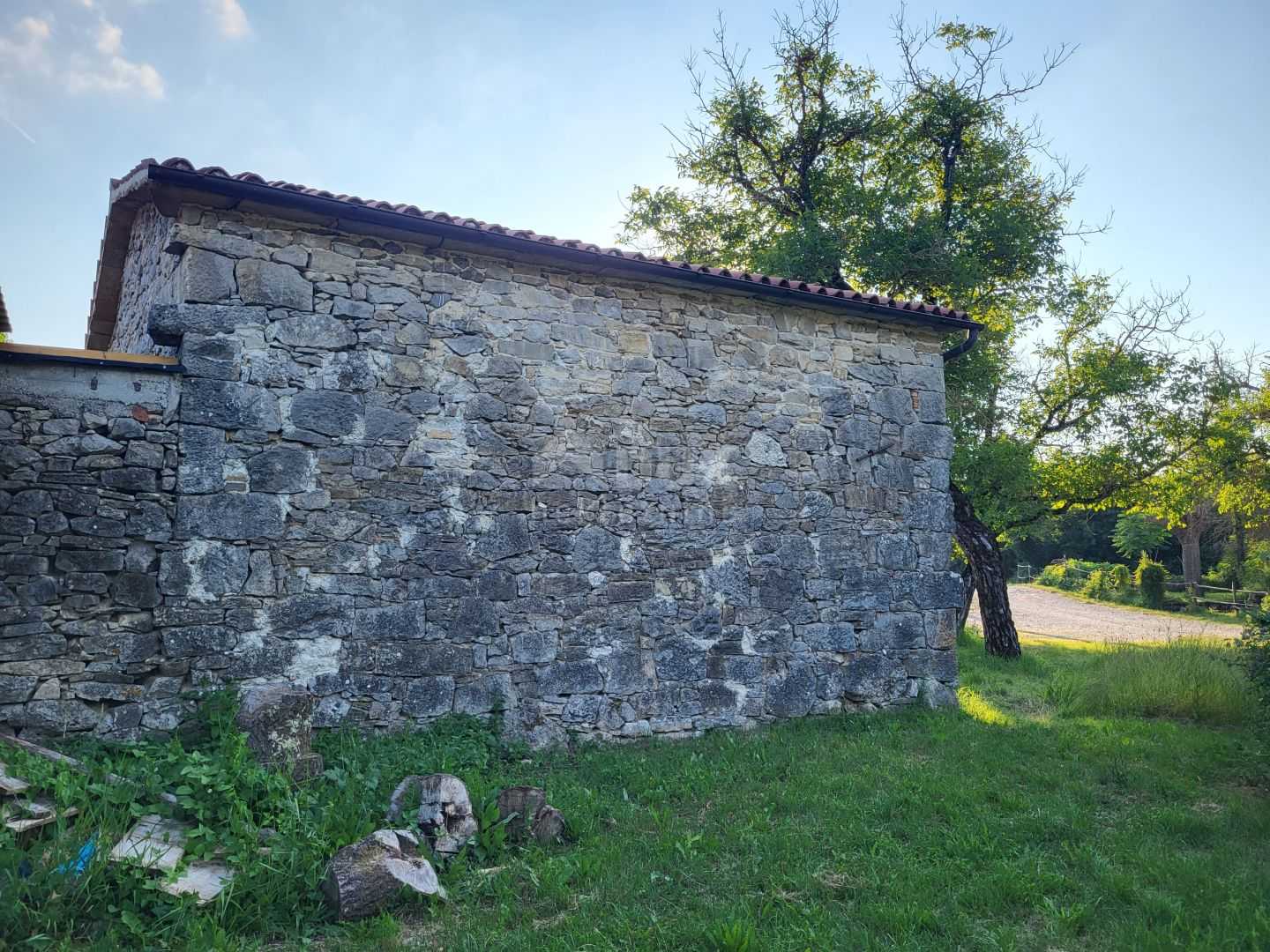 मकान में Hum, Istria County 12635921