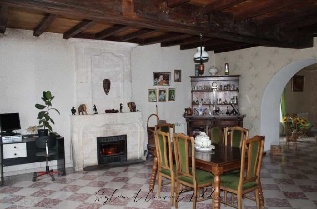 House in Montguyon, Nouvelle-Aquitaine 12636472