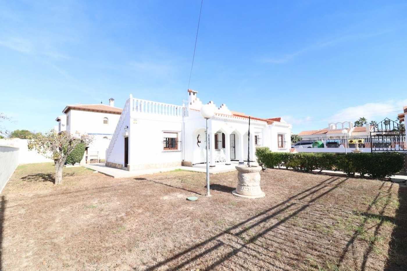 بيت في Torrevieja, Comunidad Valenciana 12636739