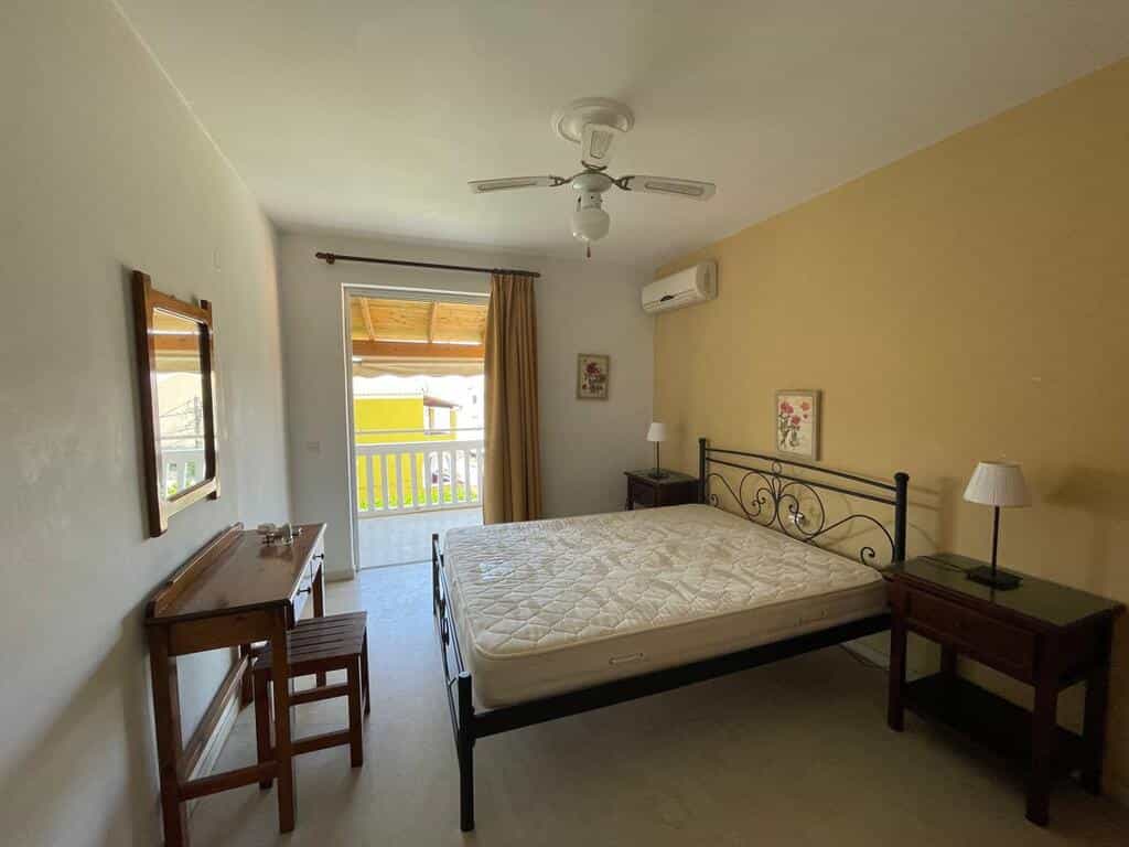 公寓 在 Agios Gordios,  12638716