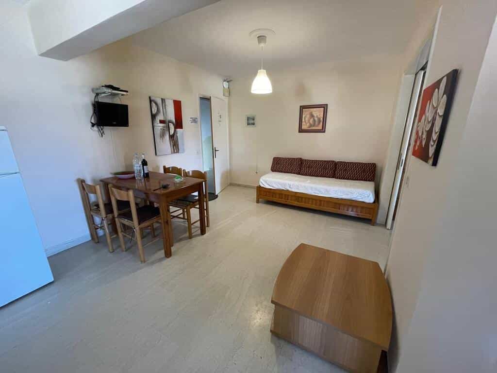 公寓 在 Agios Gordios,  12638716