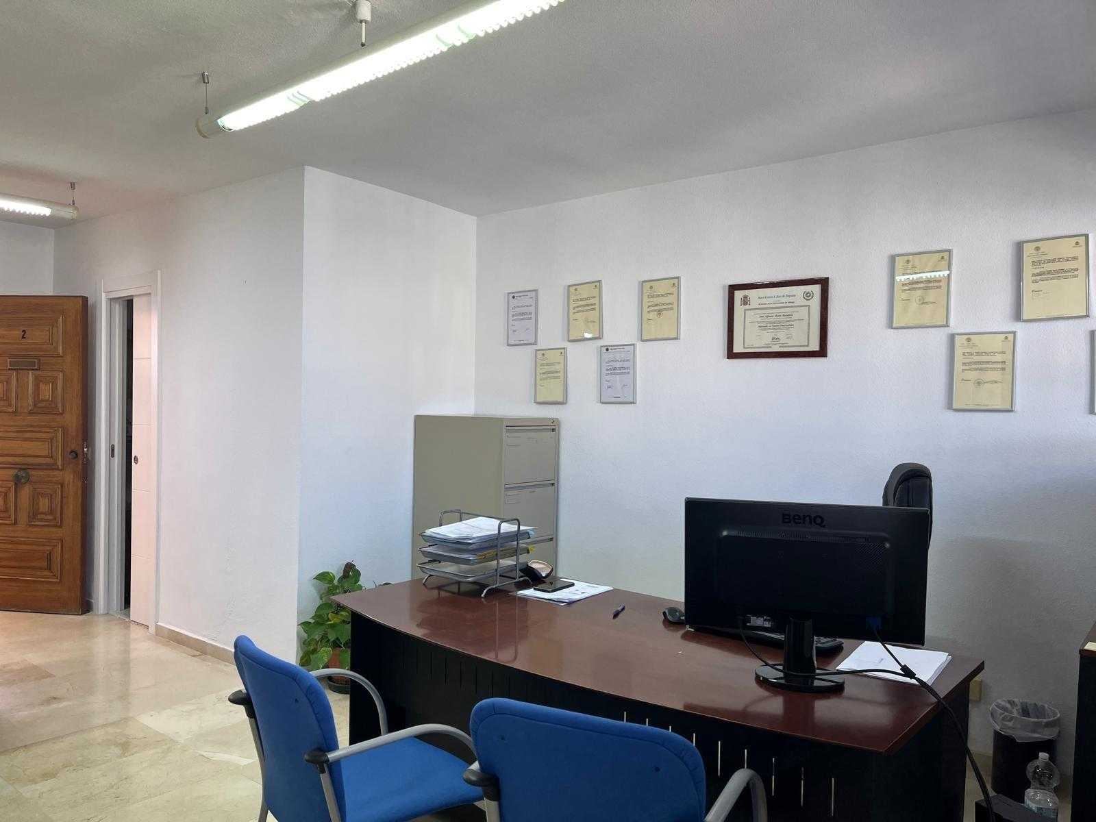 Oficina en Fuengirola, Andalusia 12638833