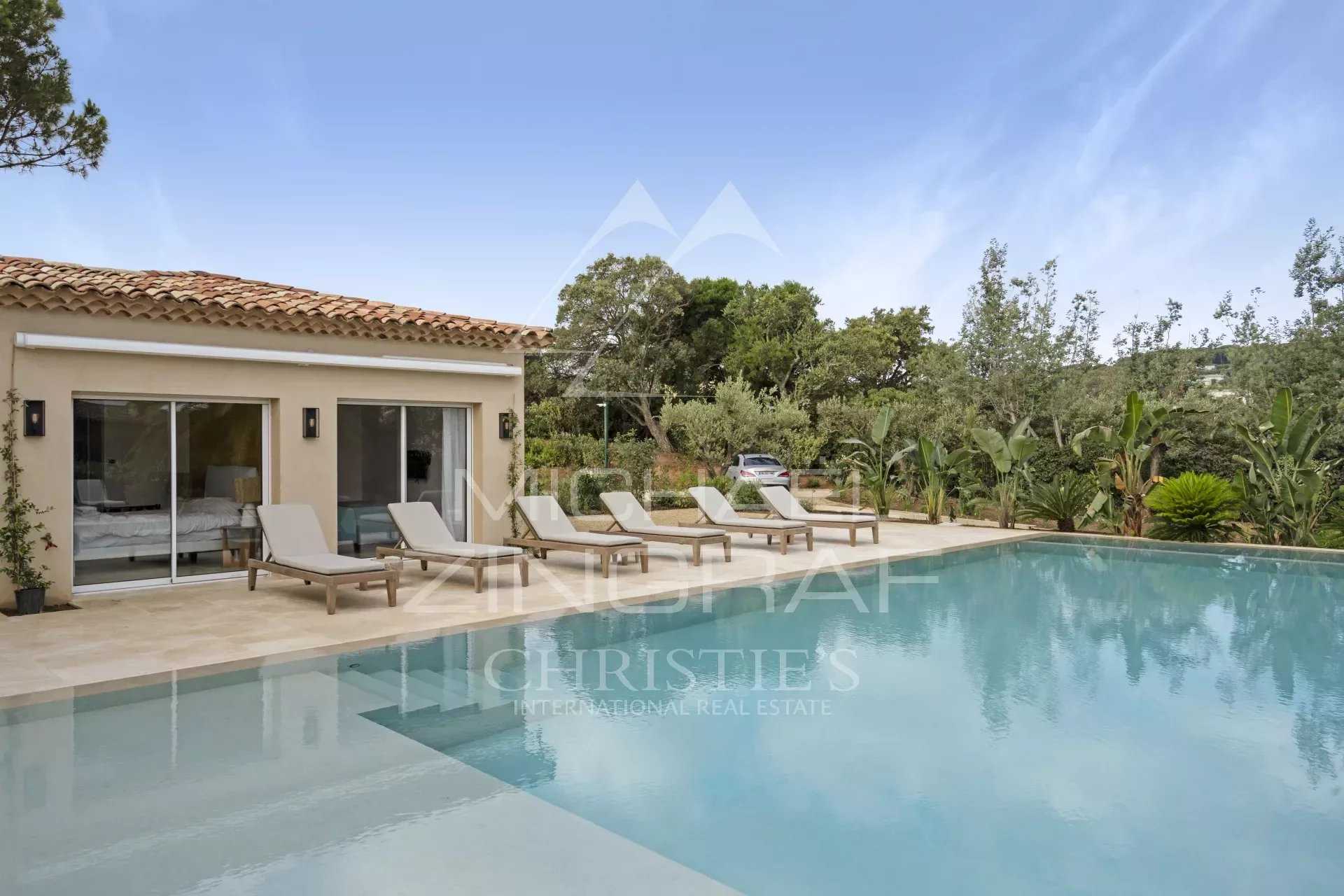 Rumah di Saint-Tropez, Provence-Alpes-Cote d'Azur 12639497