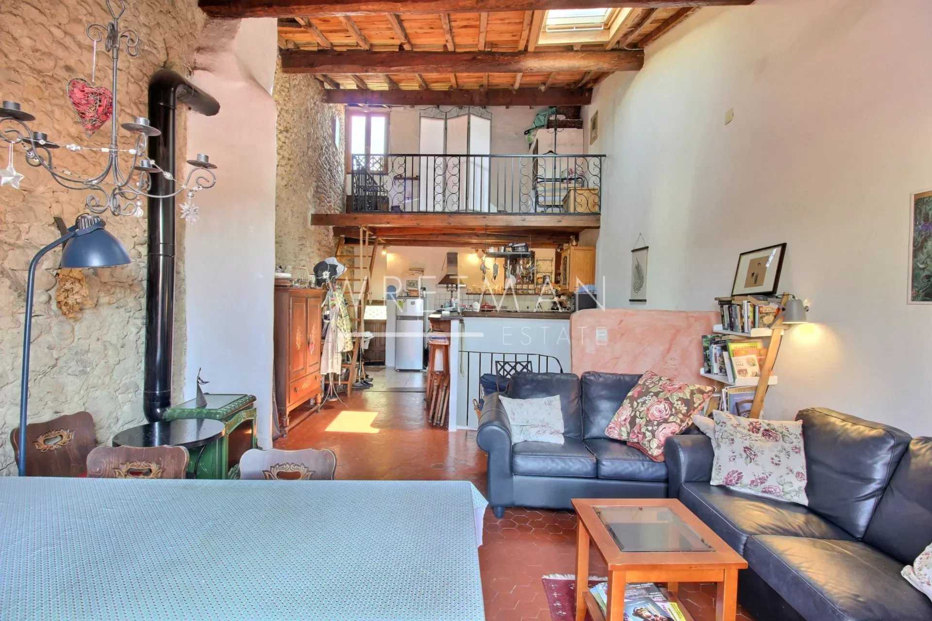 House in Cagnes-sur-Mer, Provence-Alpes-Cote d'Azur 12639501