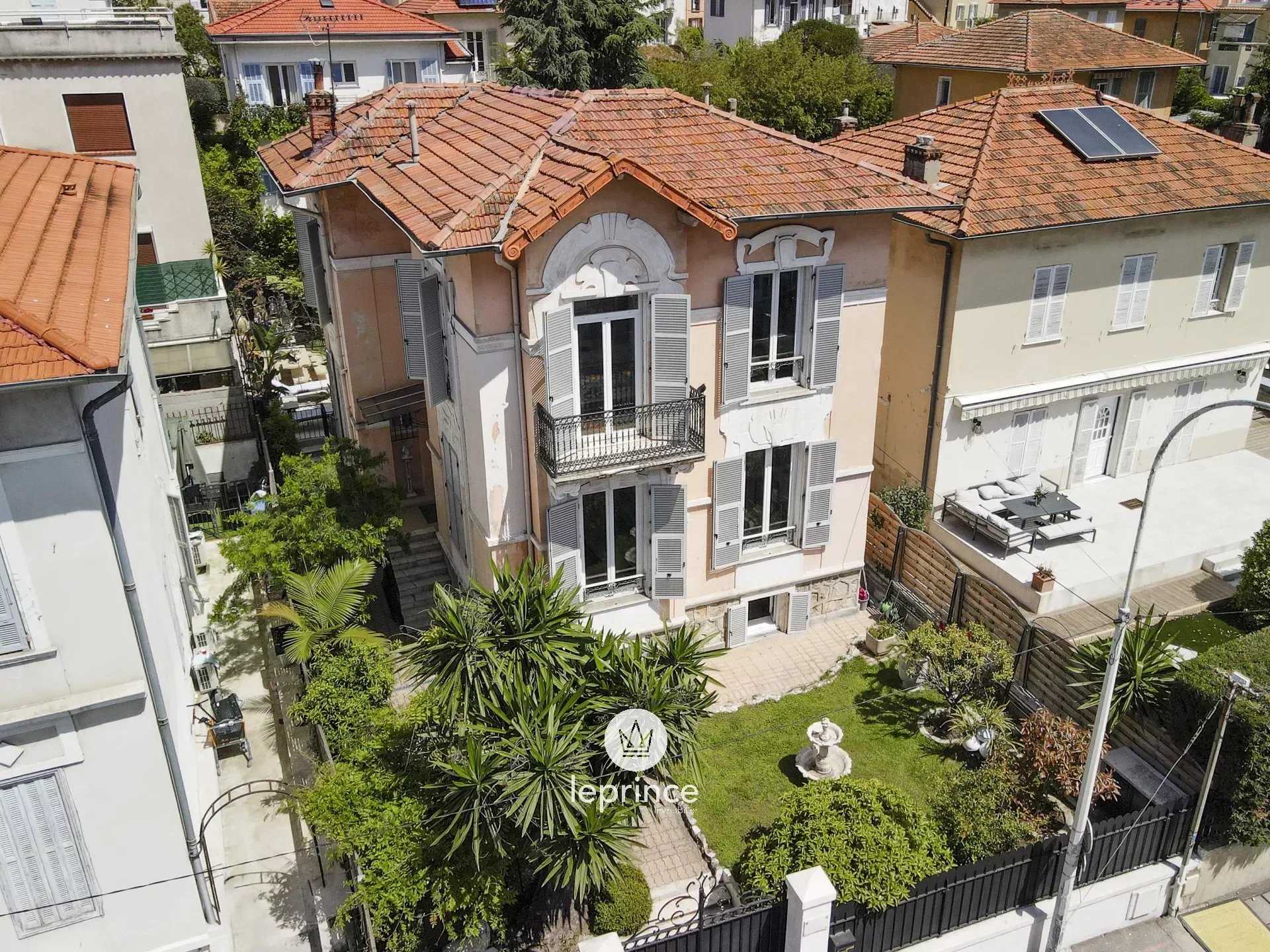 Talo sisään Kiva, Provence-Alpes-Cote d'Azur 12639503