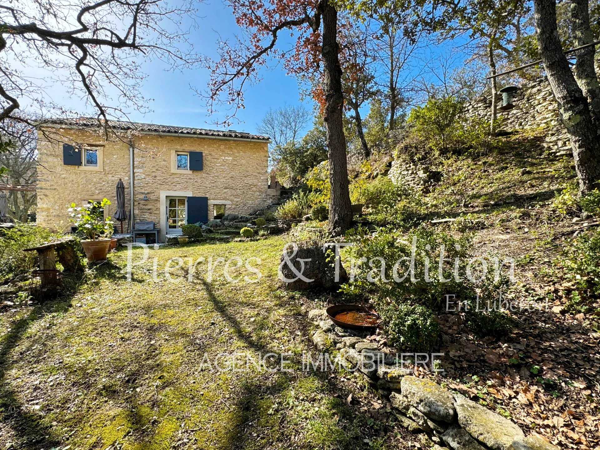 жилой дом в Bonnieux, Provence-Alpes-Cote d'Azur 12639506