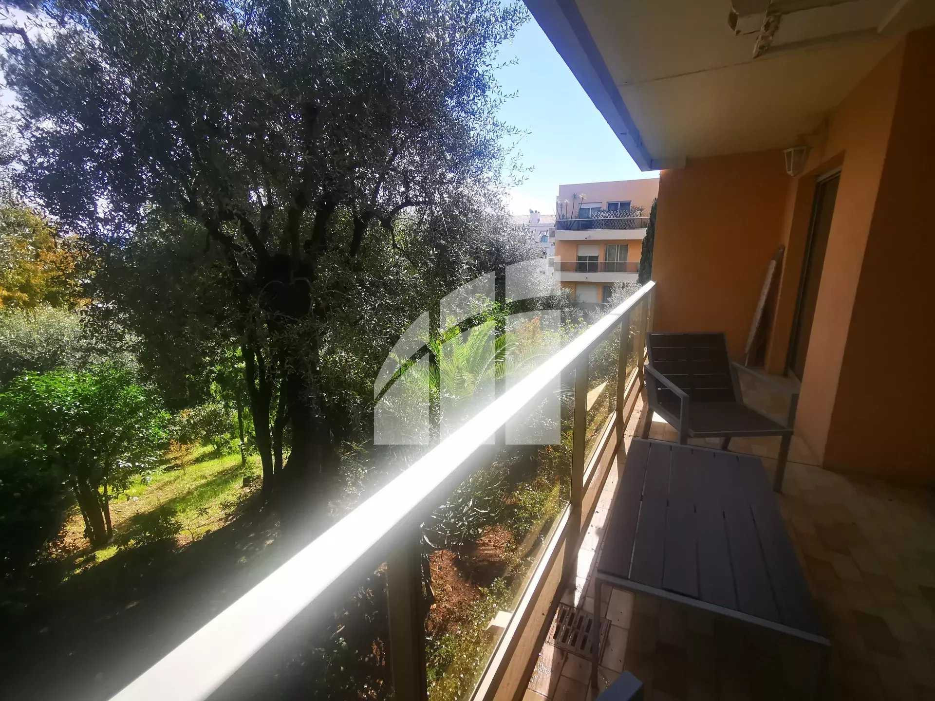 Condominium in La Californië, Provence-Alpes-Côte d'Azur 12641689