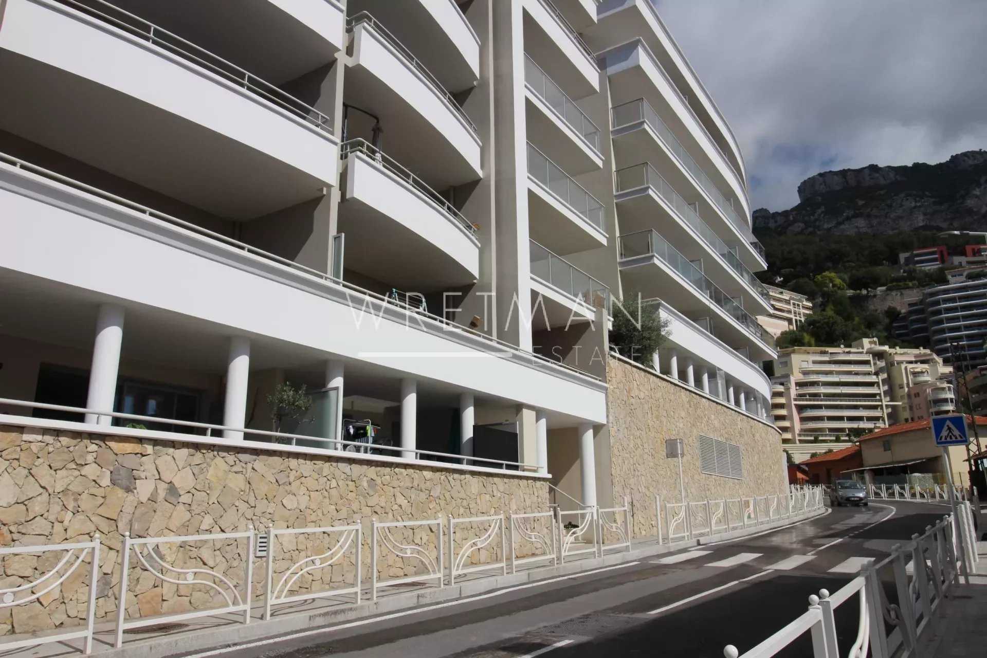 公寓 在 Beausoleil, Alpes-Maritimes 12641725