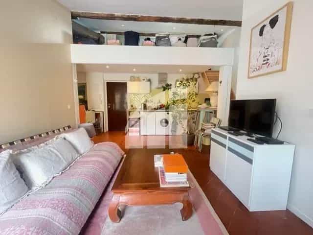 Condominium in Nice, Provence-Alpes-Cote d'Azur 12641793