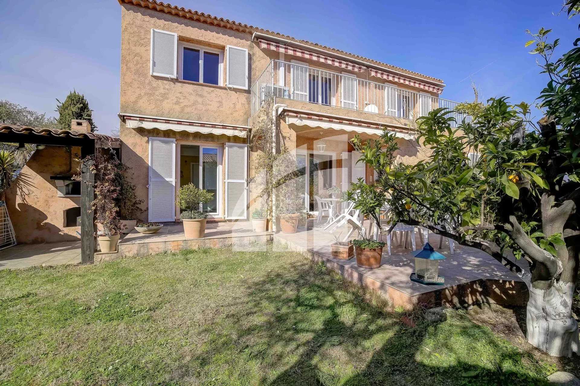 Rumah di Saint-Isidore, Provence-Alpes-Cote d'Azur 12641824
