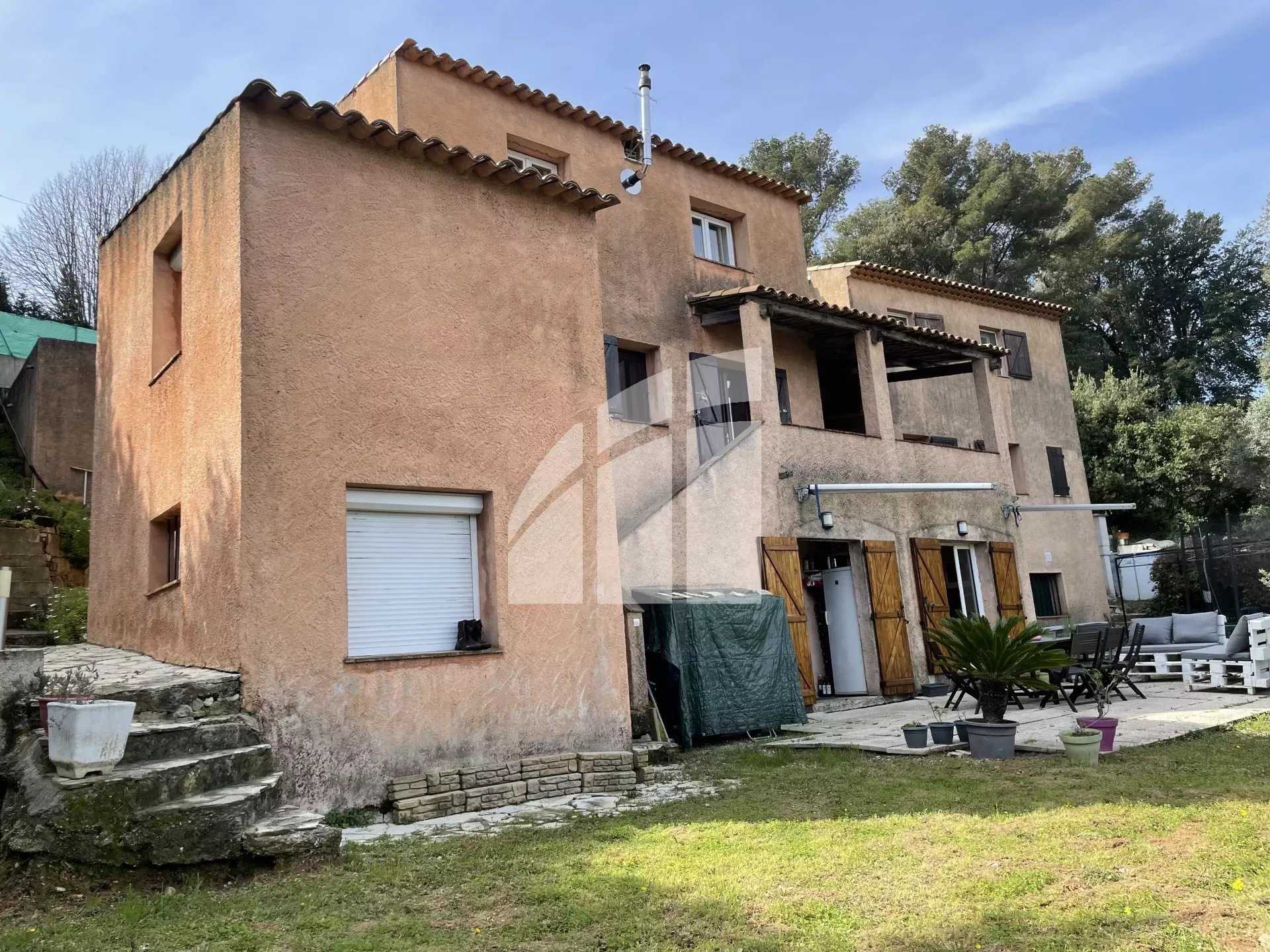 Rumah di Saint-Isidore, Provence-Alpes-Cote d'Azur 12641833
