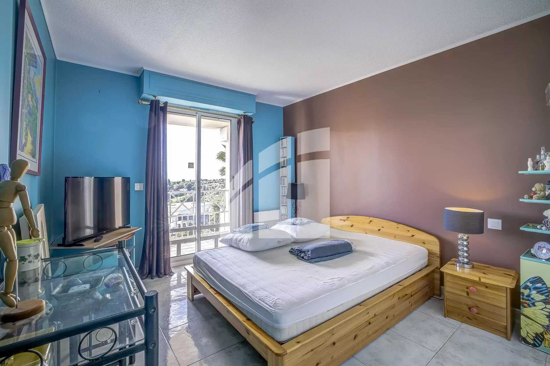 Condominium in Nice, Alpes-Maritimes 12641839