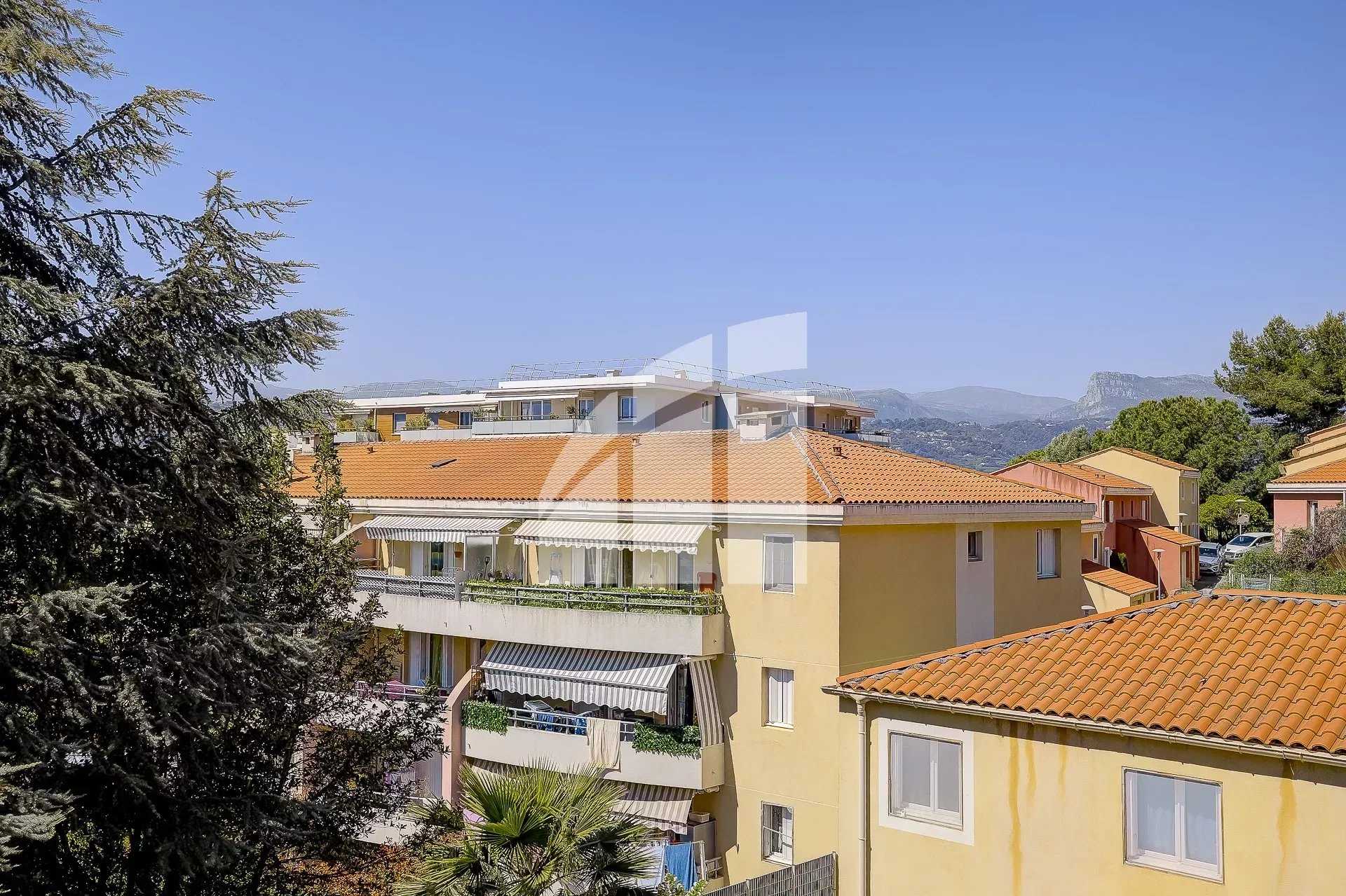 Condominium in Nice, Alpes-Maritimes 12641868
