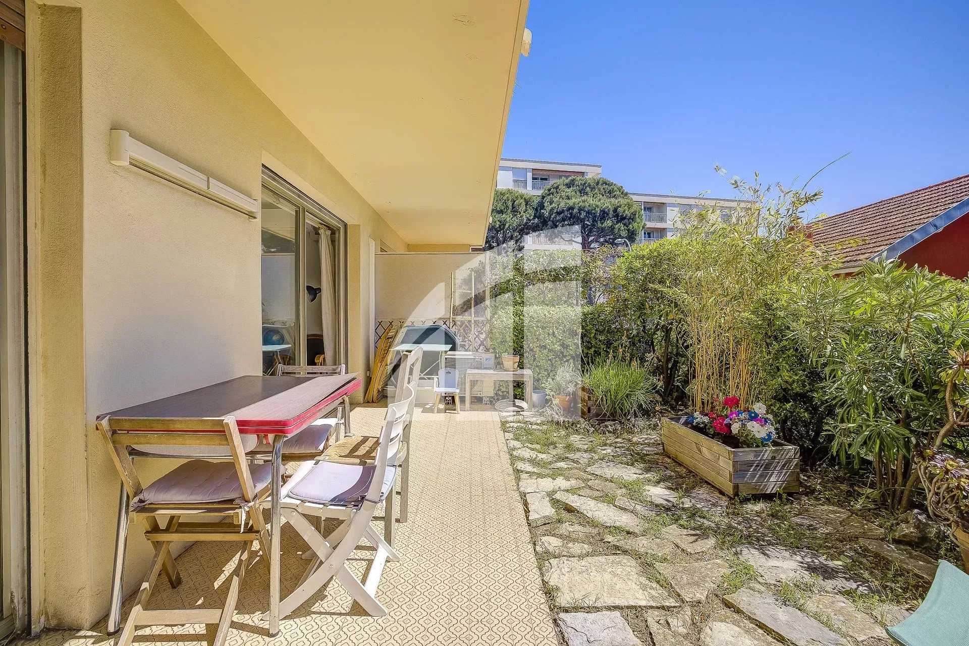 Condominium dans La Californie, Provence-Alpes-Côte d'Azur 12641873