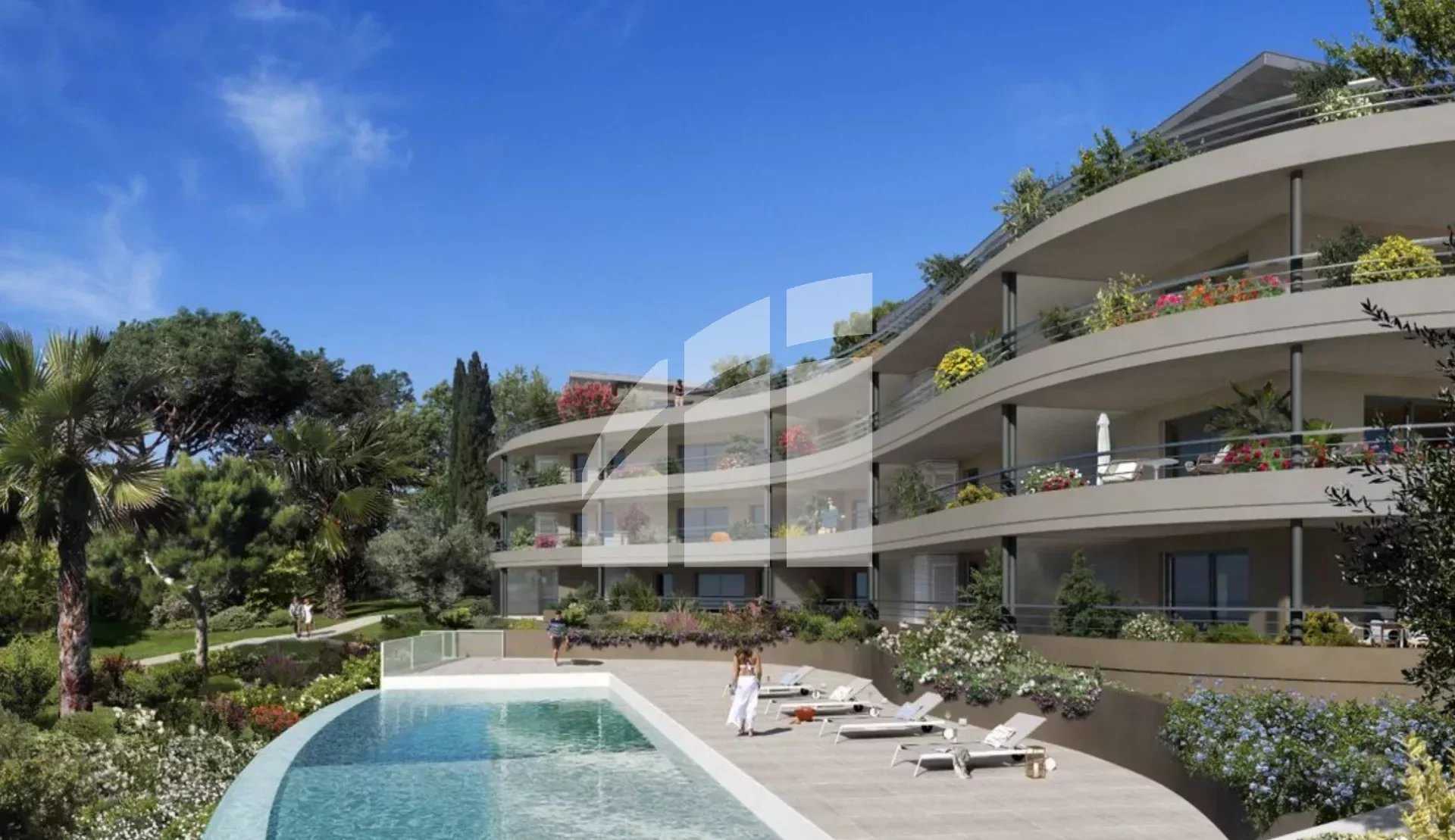 Condominium in Saint-Isidore, Provence-Alpes-Cote d'Azur 12641974