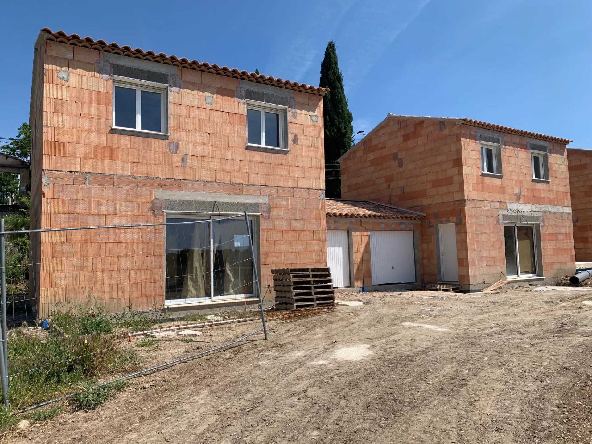 Plusieurs maisons dans Besse-sur-Issole, Provence-Alpes-Côte d'Azur 12642000