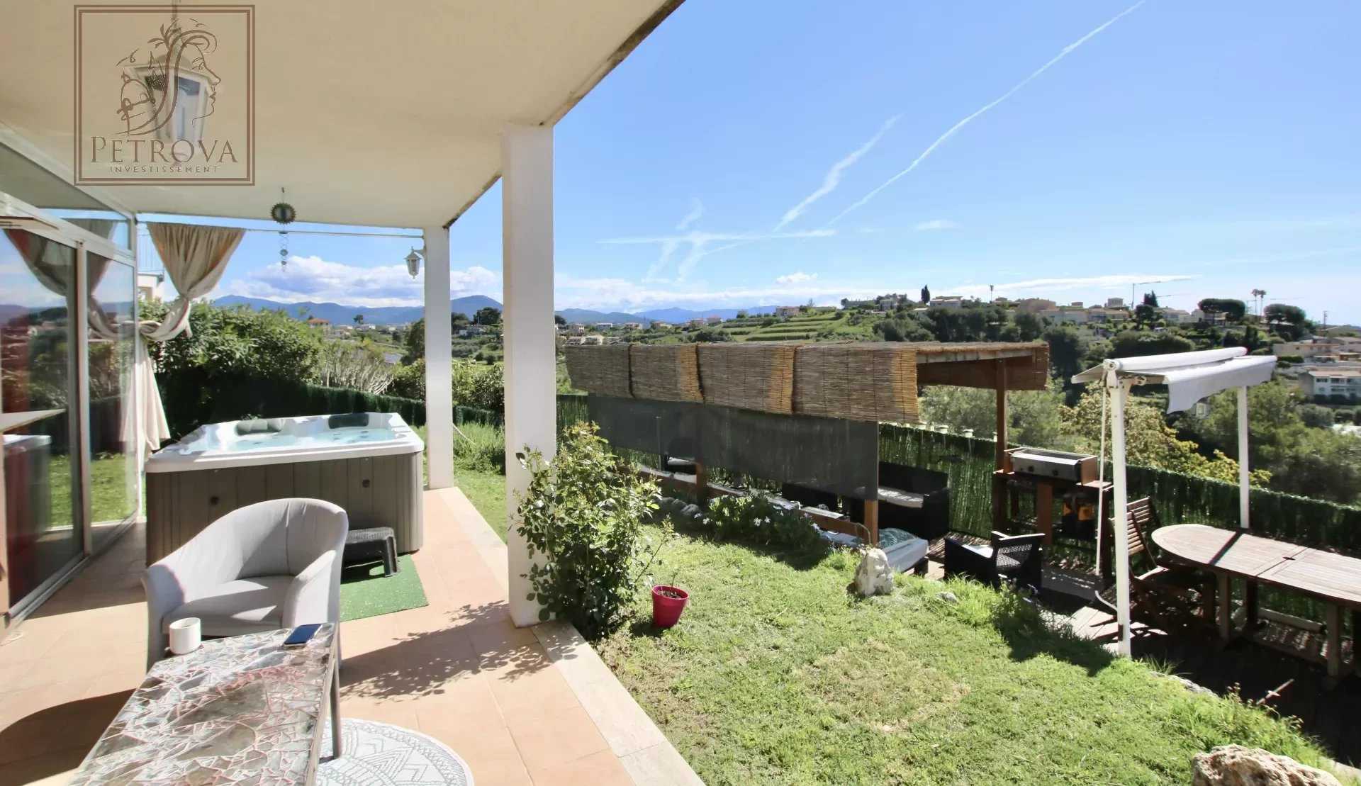 Condominium in La Gaude, Provence-Alpes-Cote d'Azur 12642014