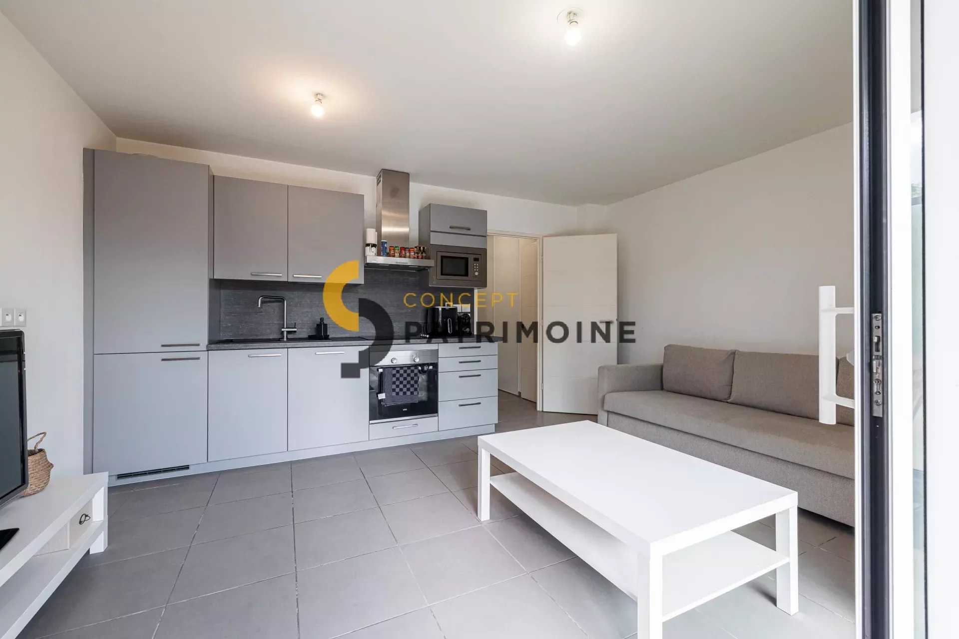 Condominium in Saint-Isidore, Provence-Alpes-Cote d'Azur 12642015
