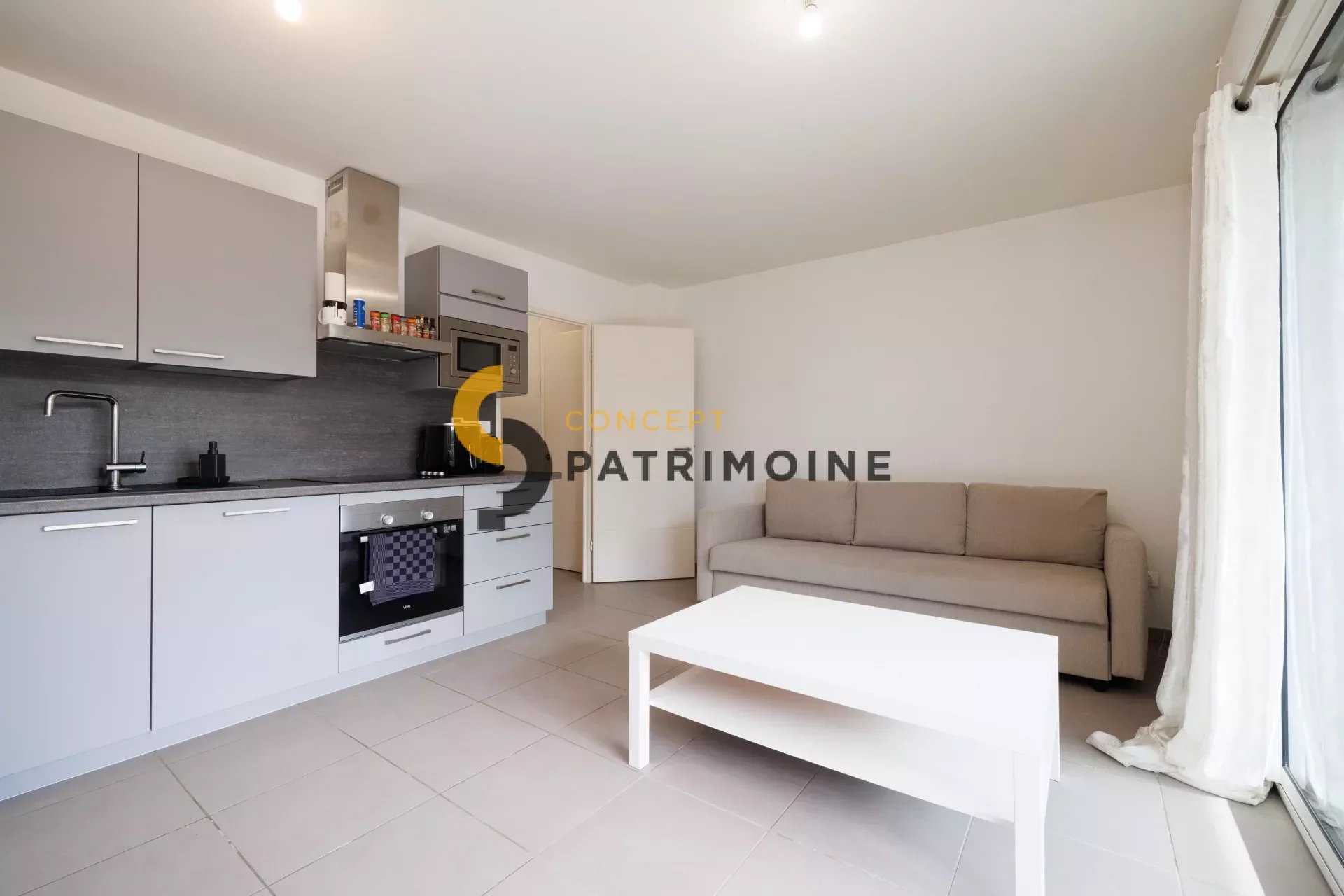 Condominium in Saint-Isidore, Provence-Alpes-Cote d'Azur 12642015
