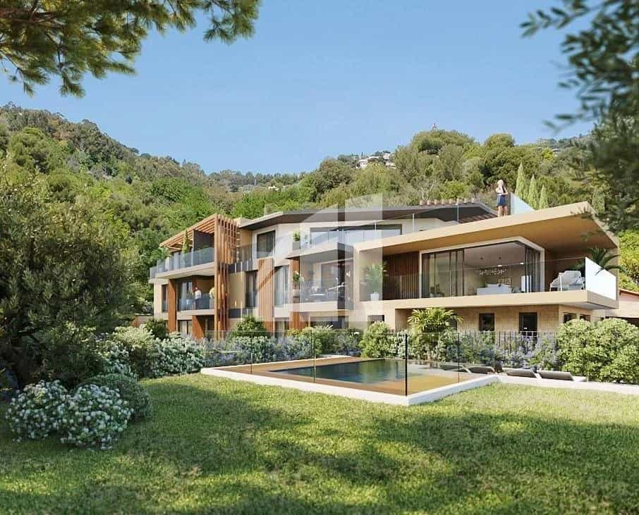 Condominium in Eze, Provence-Alpes-Côte d'Azur 12642036
