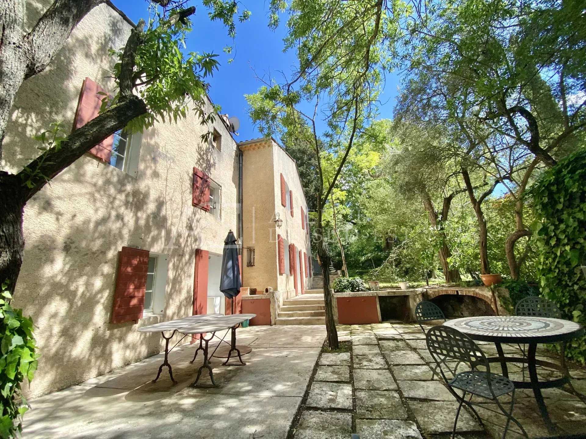 rumah dalam Aix-en-Provence, Provence-Alpes-Côte d'Azur 12642113