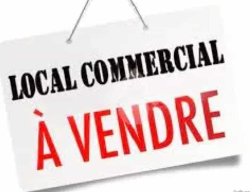Commercial in Pernes-les-Fontaines, Vaucluse 12642131