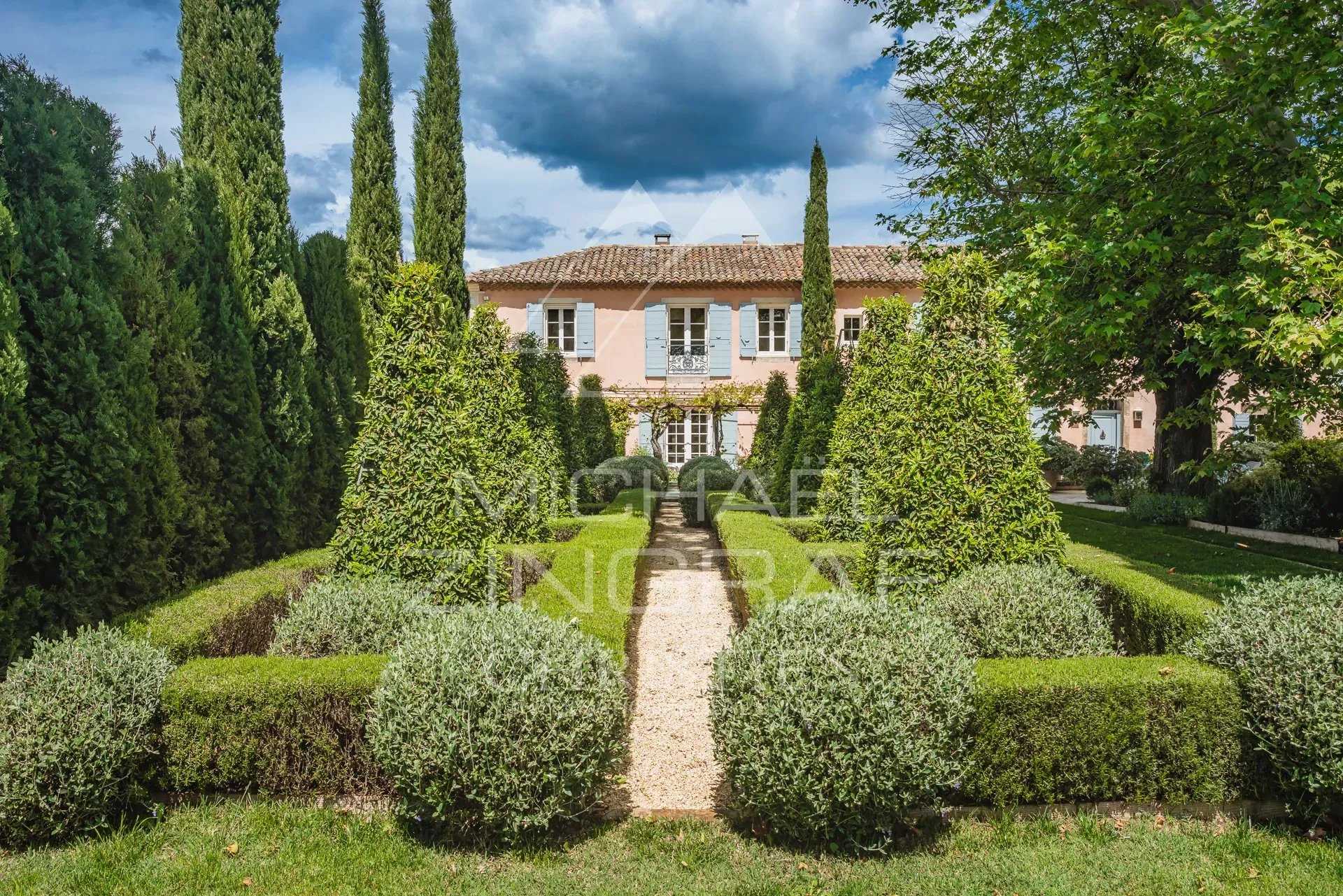 房子 在 Saint-Remy-de-Provence, Provence-Alpes-Cote d'Azur 12642886