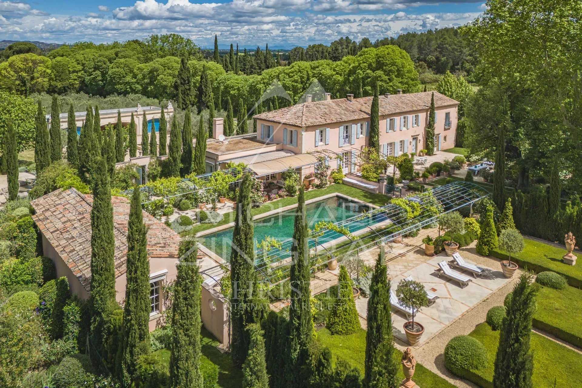 房子 在 Saint-Remy-de-Provence, Provence-Alpes-Cote d'Azur 12642886