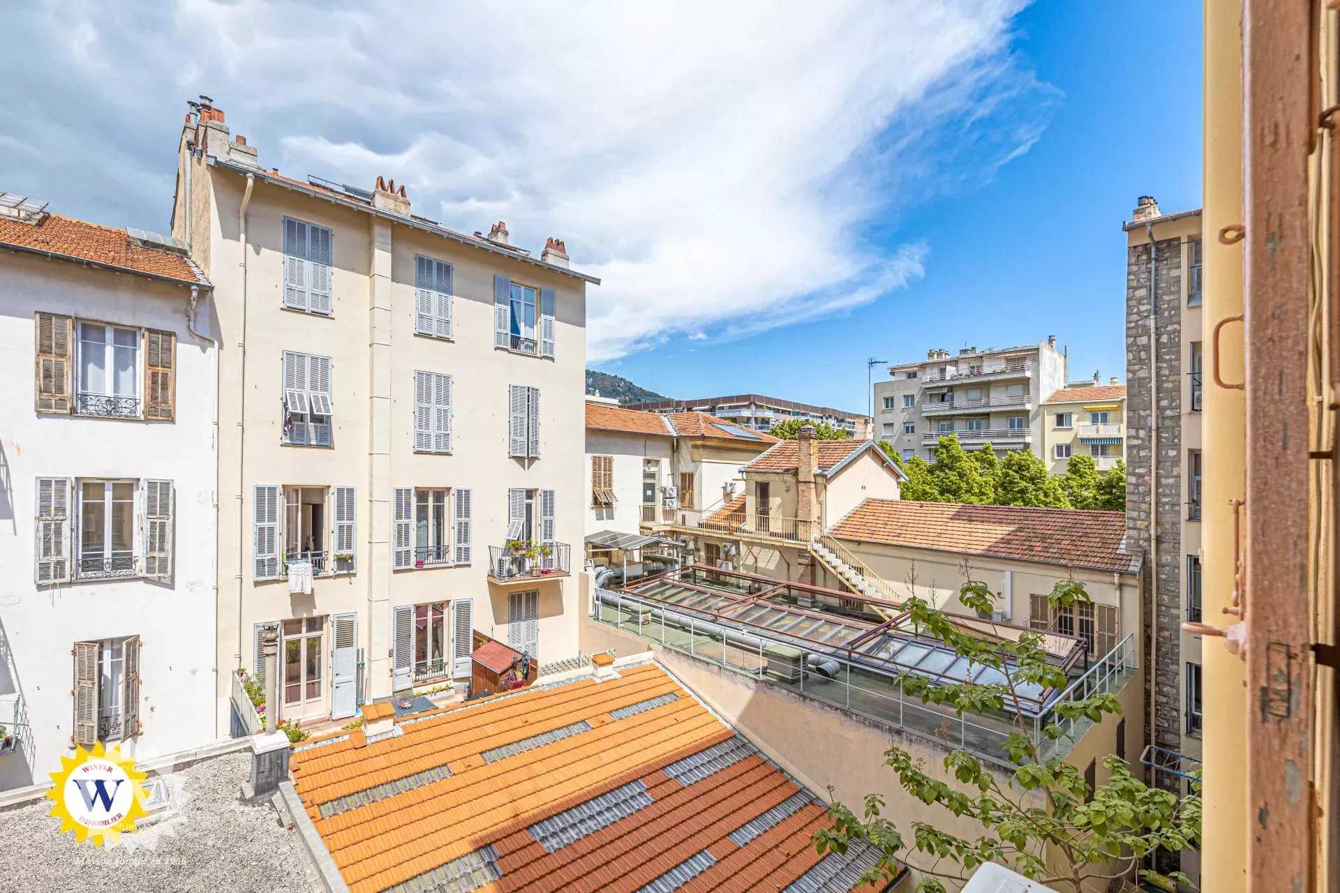 Condominium in Nice, Provence-Alpes-Cote d'Azur 12642917