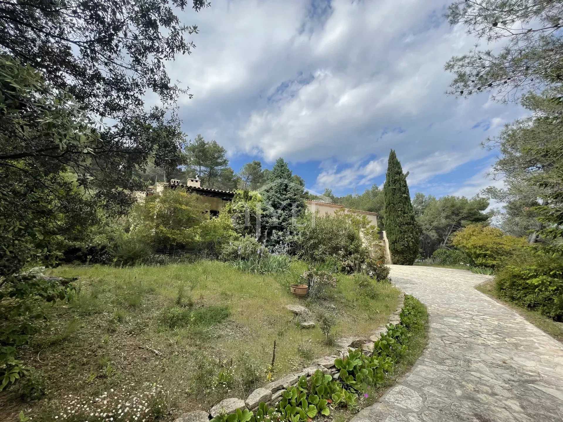 Talo sisään Rognes, Provence-Alpes-Cote d'Azur 12642994
