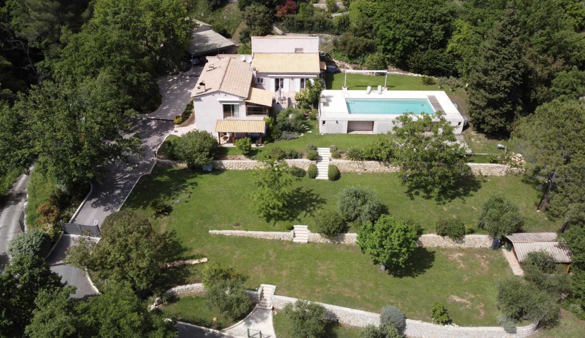 House in Tourrettes-sur-Loup, Provence-Alpes-Cote d'Azur 12644069