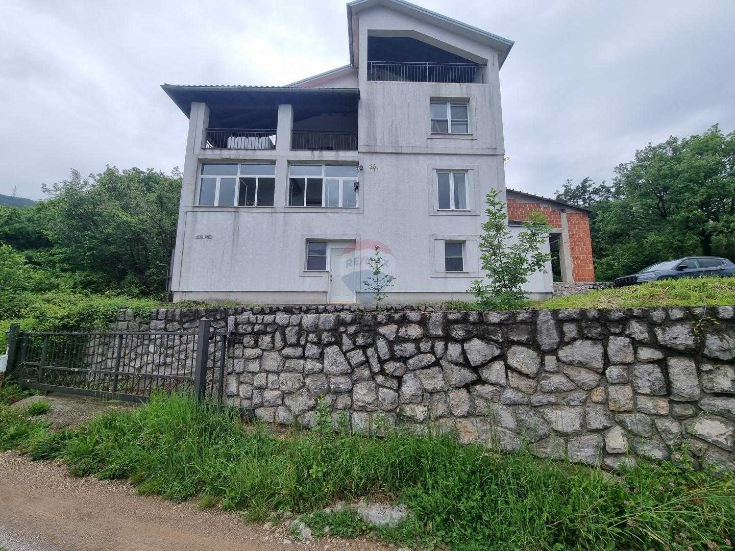房子 在 奧帕蒂亞, 濱海邊疆區-山區祖帕尼婭 12644942