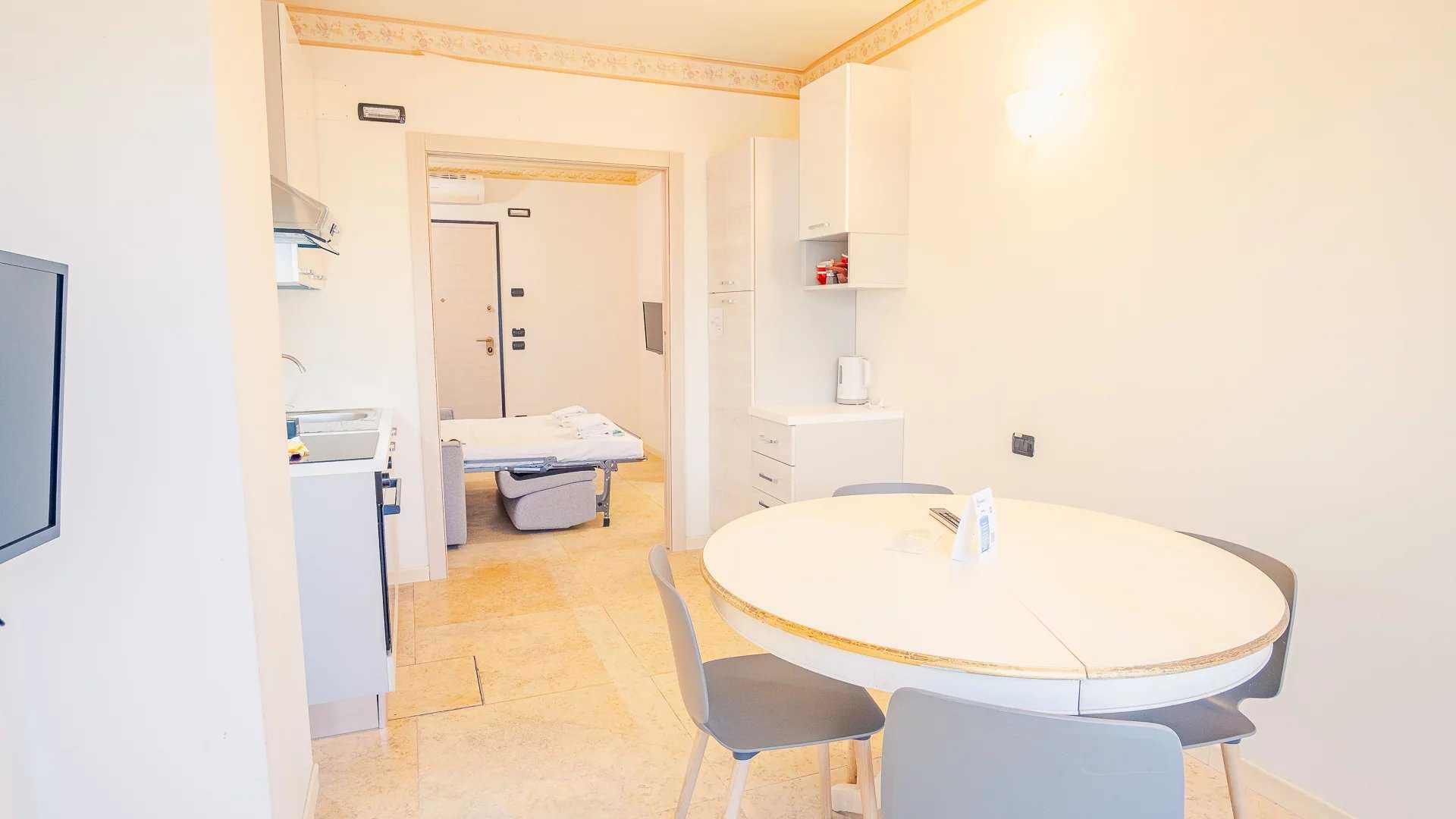公寓 在 Desenzano del Garda, Lombardy 12644946
