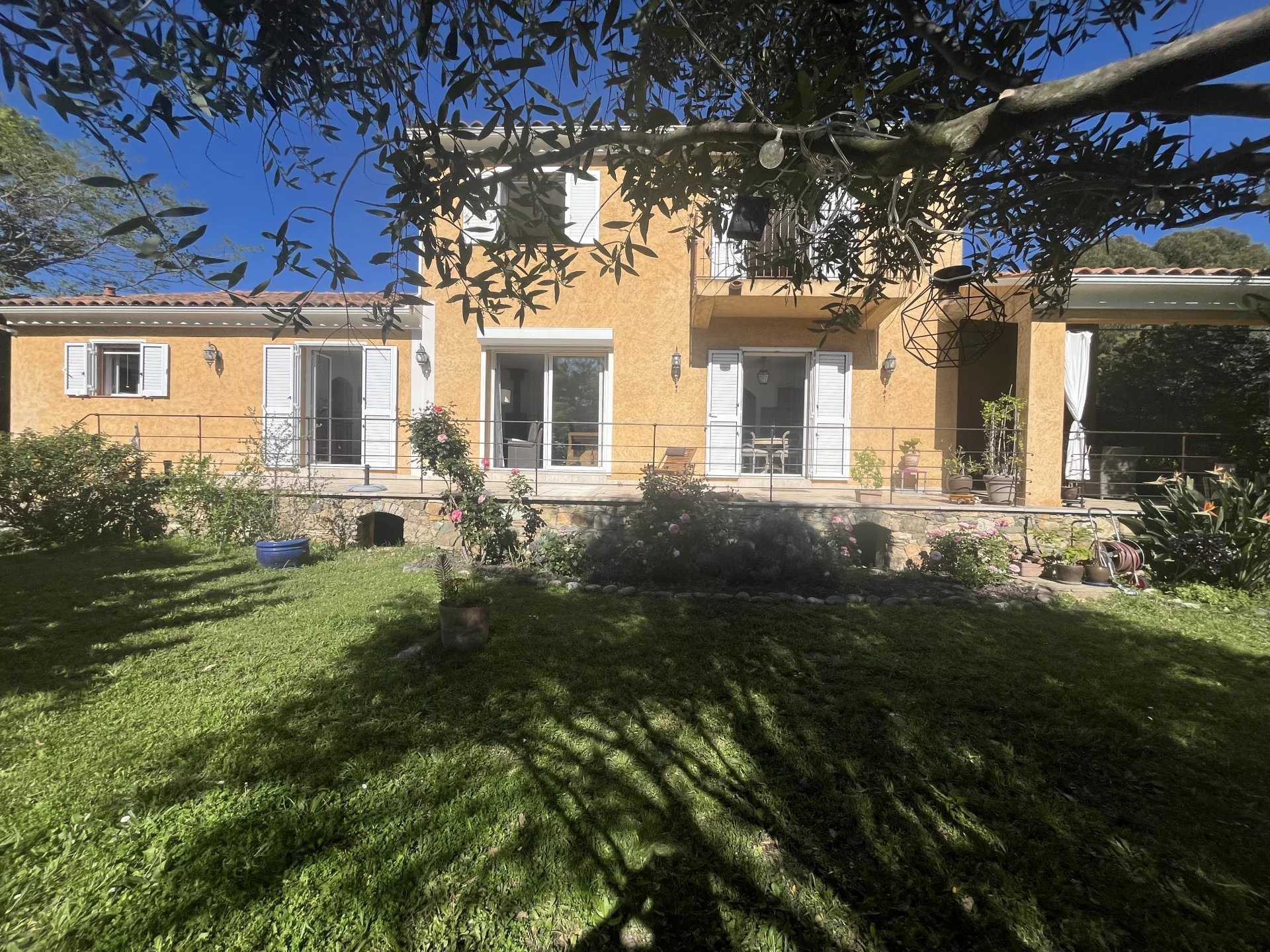 жилой дом в Saint-Florent, Corsica 12644957