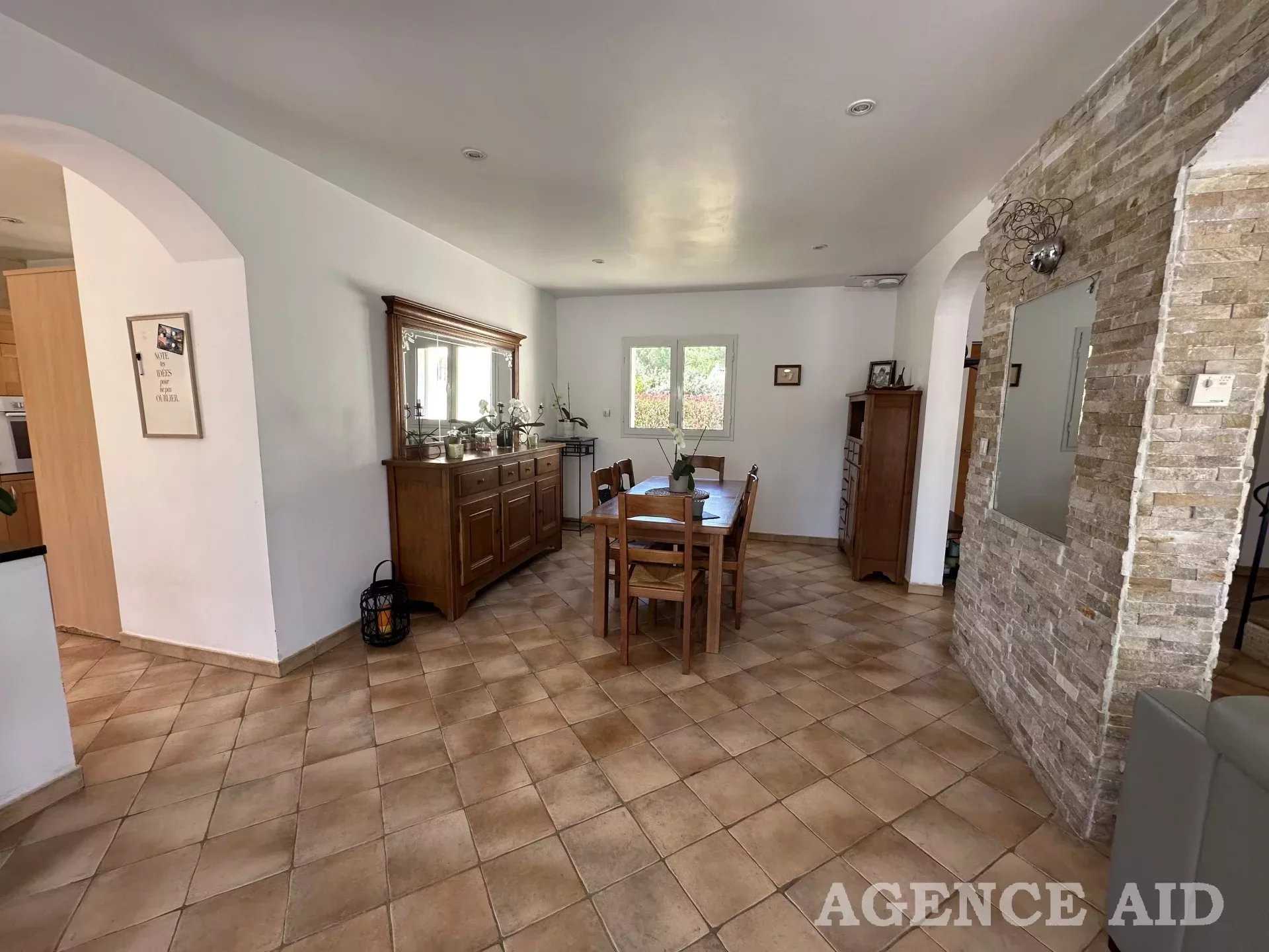 жилой дом в Cuges-les-Pins, Provence-Alpes-Cote d'Azur 12645782