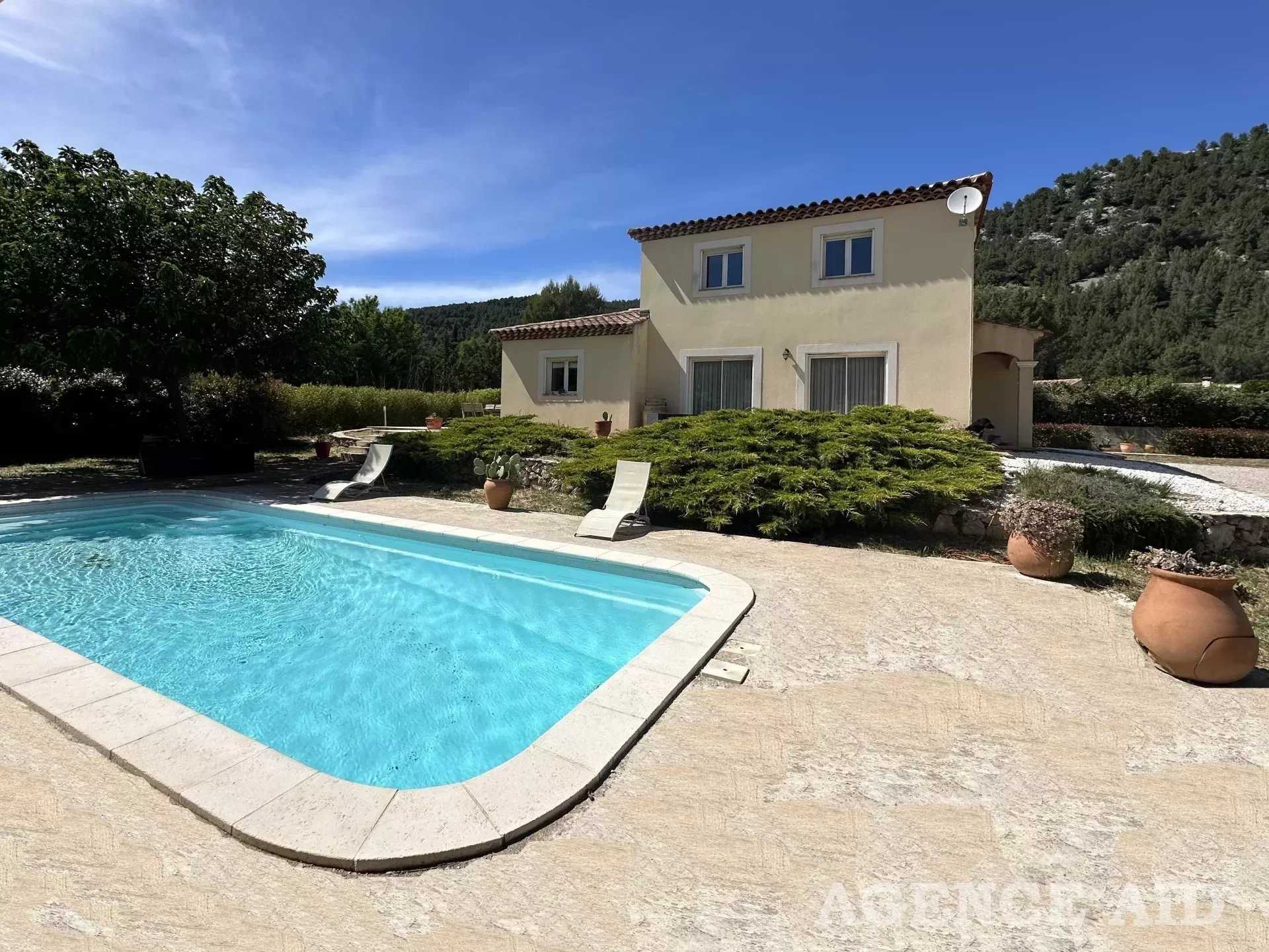 Huis in Cuges-les-Pins, Provence-Alpes-Côte d'Azur 12645782