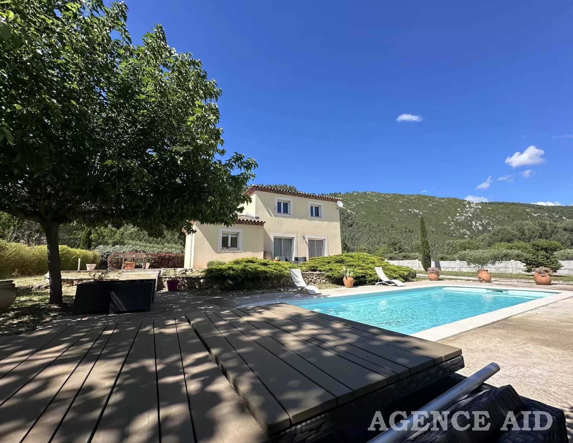 жилой дом в Cuges-les-Pins, Provence-Alpes-Cote d'Azur 12645782