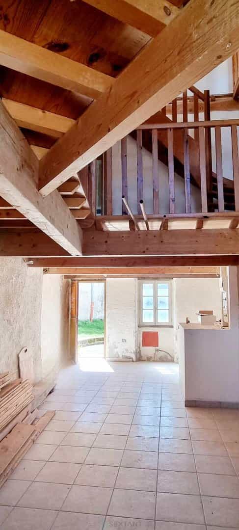 жилой дом в Saint-Julien-de-Coppel, Овернь-Рона-Альпы 12645997