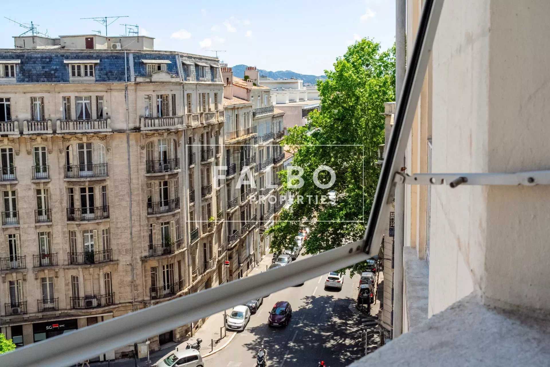 公寓 在 Marseille, Provence-Alpes-Cote d'Azur 12646239