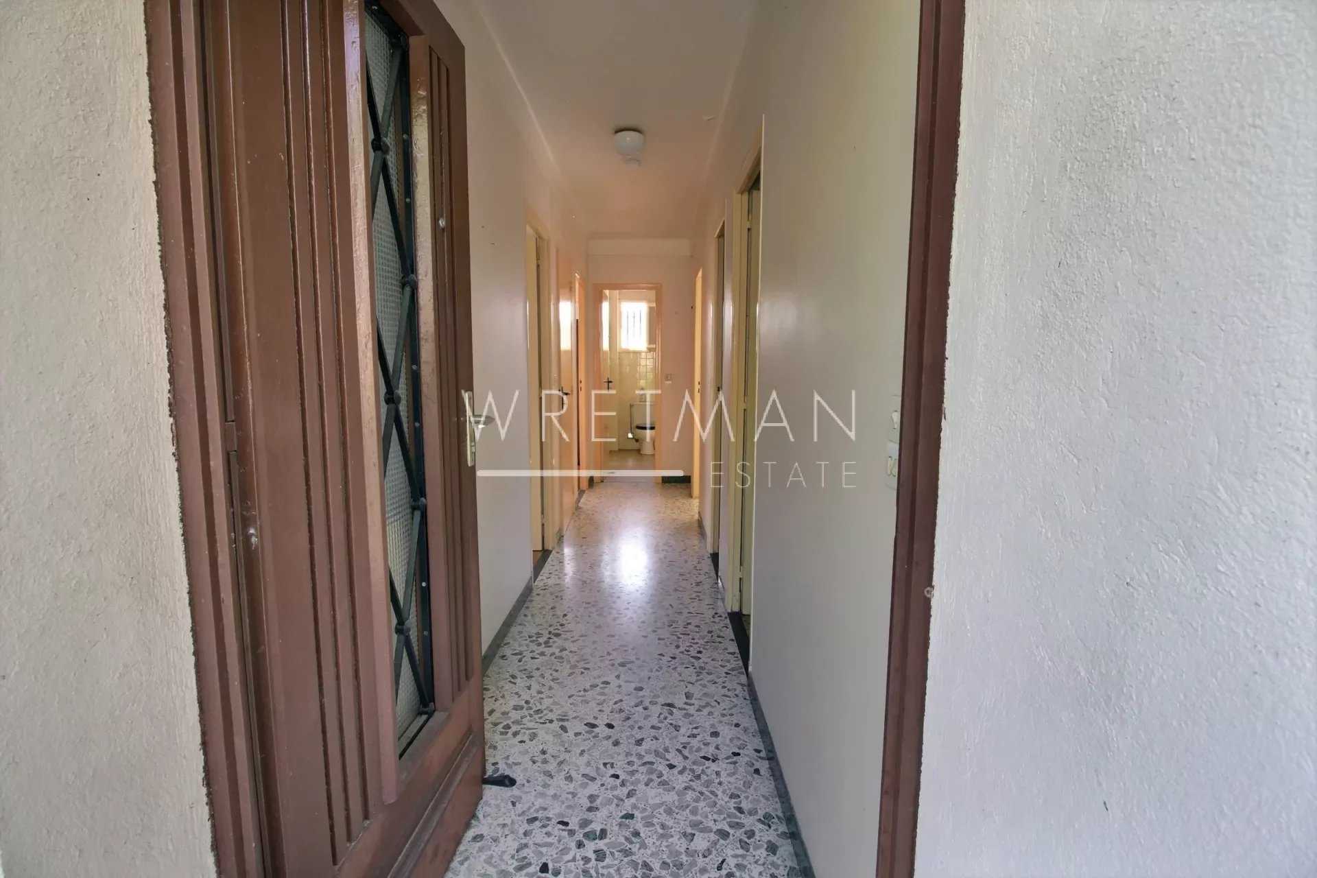 House in Nice, Alpes-Maritimes 12647221