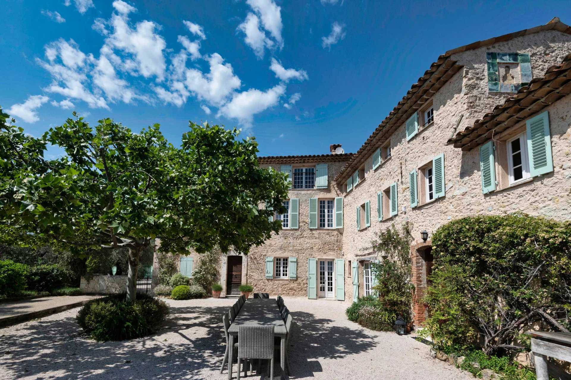 Talo sisään Grasse, Provence-Alpes-Cote d'Azur 12647265