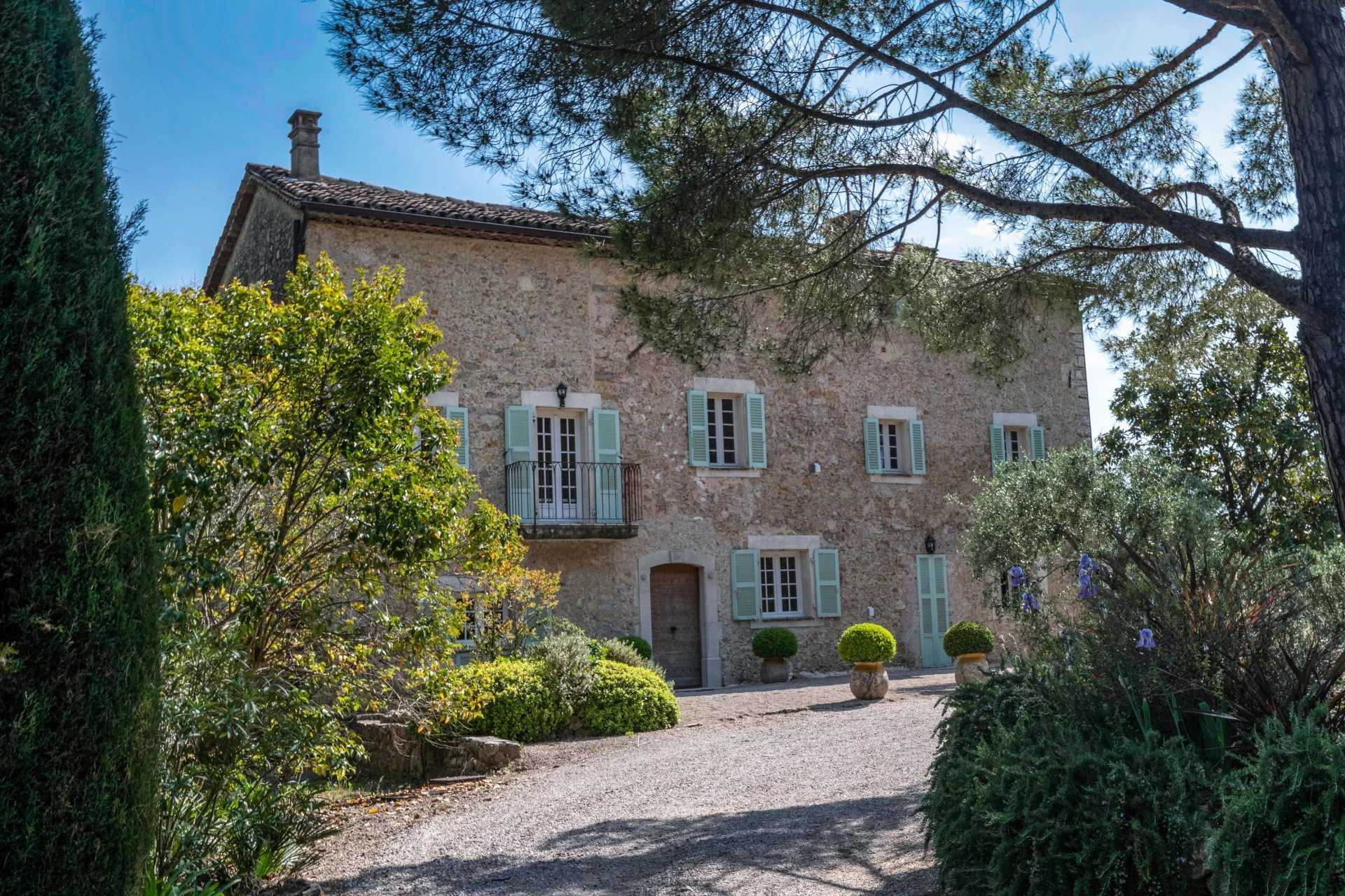 Huis in Grasse, Provence-Alpes-Côte d'Azur 12647266