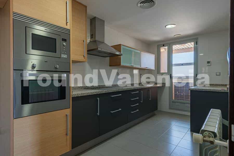 Condominium in Valencia, Valencia 12647505