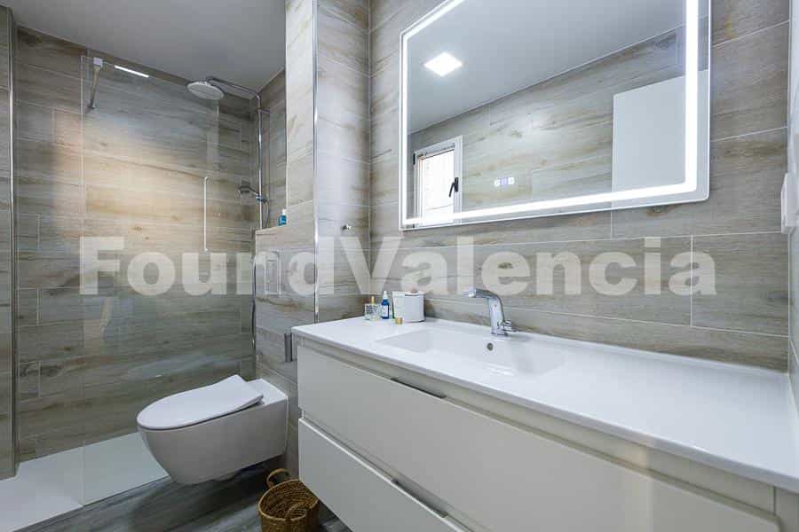 Condominium in València, Comunidad Valenciana 12647521