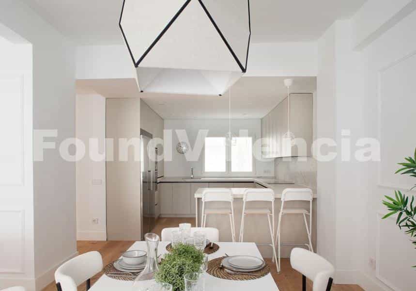 Condominium in Madrid, Comunidad de Madrid 12647526