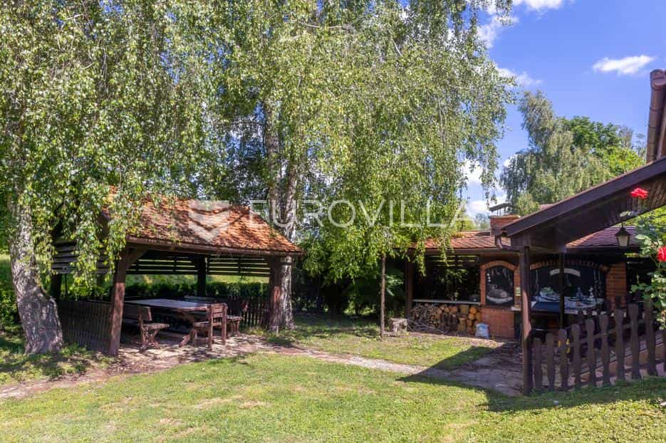 Rumah di Bizovac, Osjecko-Baranjska Zupanija 12647554