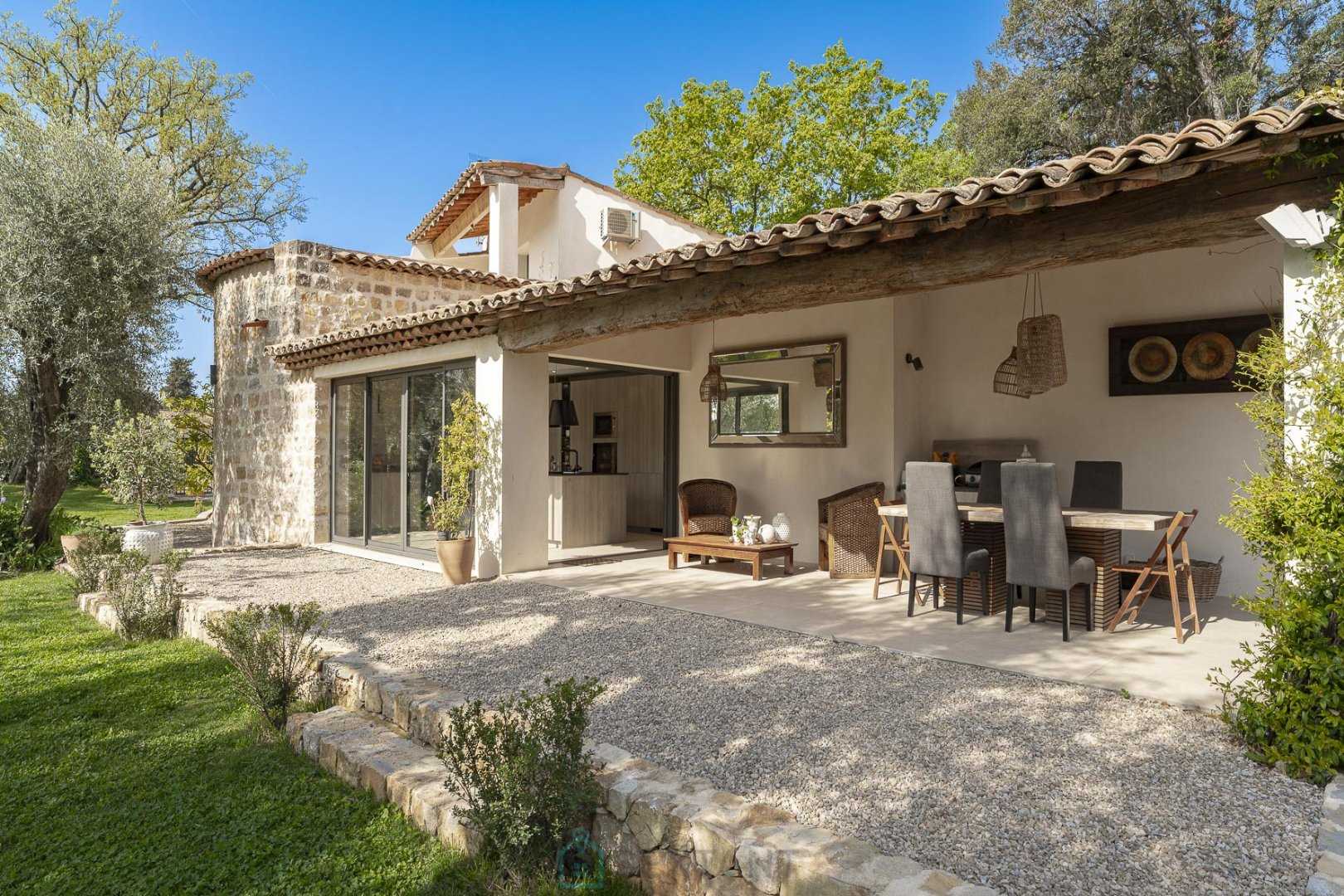 房子 在 Opio, Provence-Alpes-Cote d'Azur 12647950