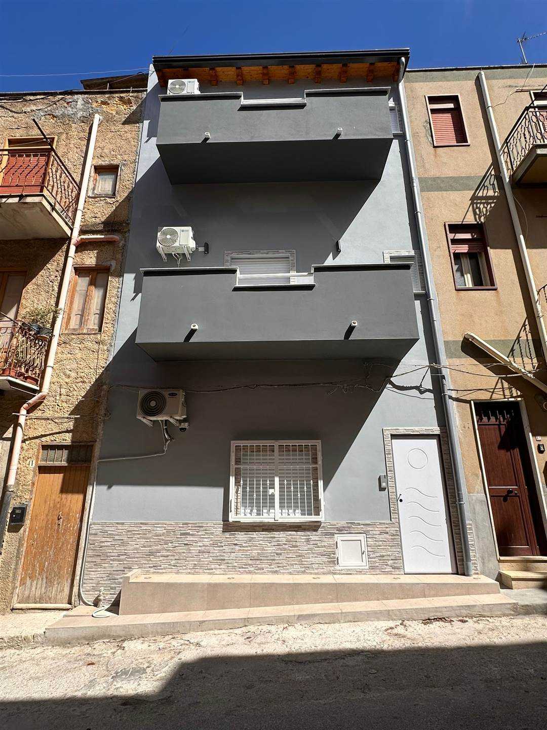 بيت في Ribera, Sicilia 12648111