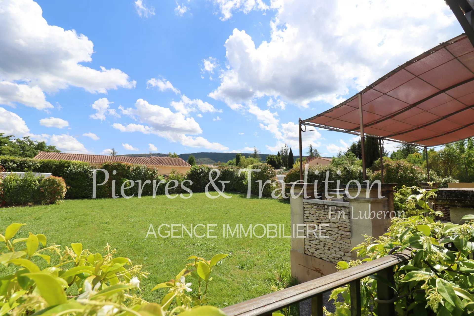 House in Lacoste, Provence-Alpes-Cote d'Azur 12648433
